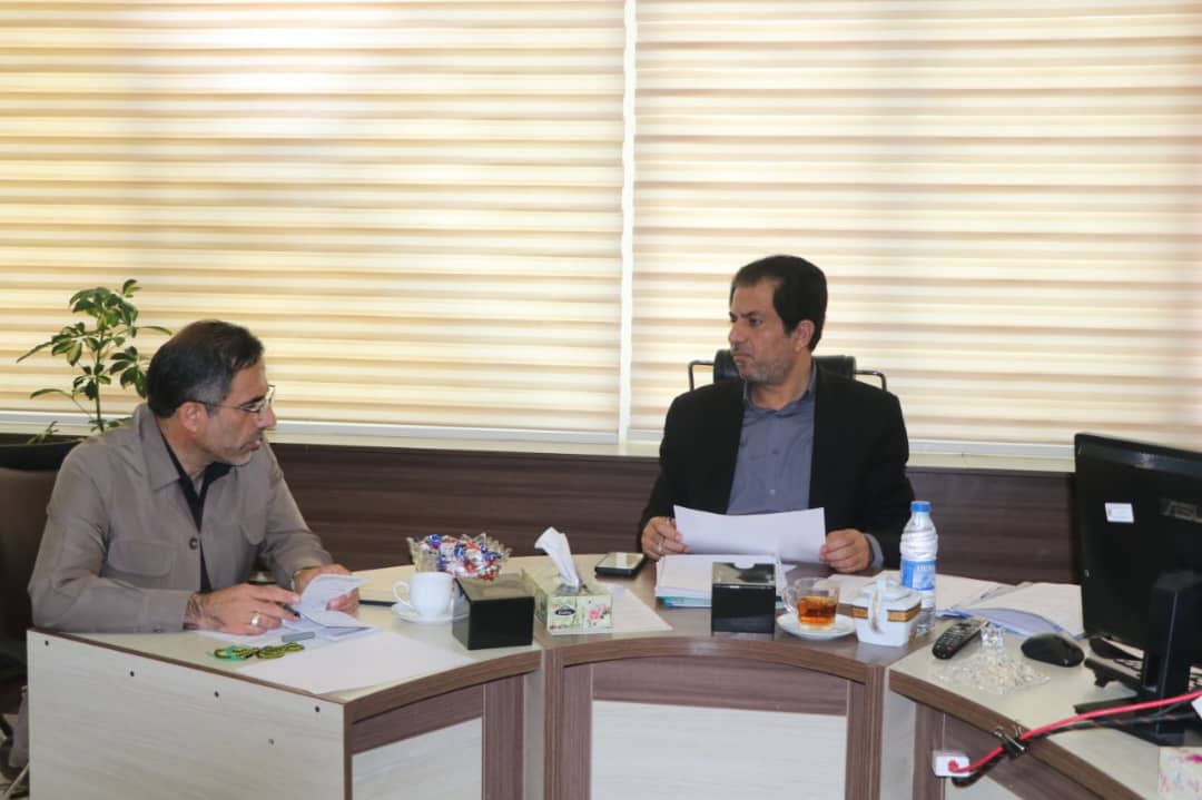 نشست فرماندار بویراحمد با رئیس سازمان برنامه و بودجه استان و کارشناسان مرتبط