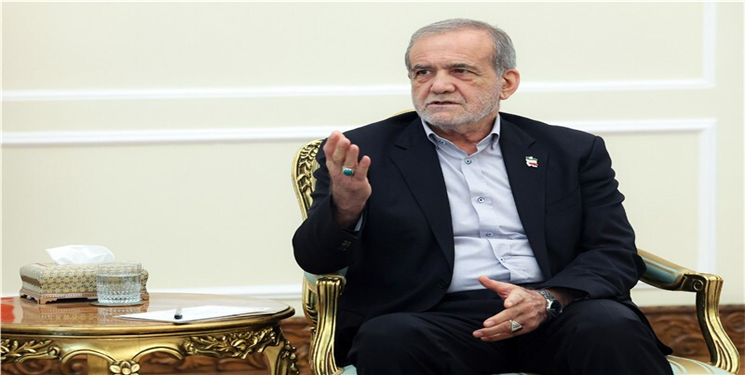 انتقاد پزشکیان به برخی صاحبان تریبون‌های رسمی: به‌صورت بی‌امان در حال تخریب دولت هستند