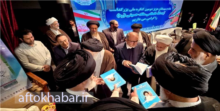 رفتار خارج از عرف دو معاون استاندار در کنگره بزرگداشت «آیتالله ملکحسینی» / عکس
