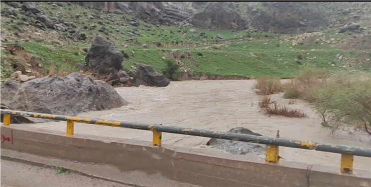 راه ۹۰ روستای شهرستان  به دنبال بارش های سیل آسا قطع شد