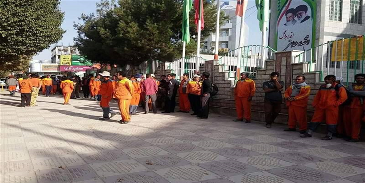 تجمع اعتراضی کارگران شهرداری یاسوج و تقاضای پرداخت حقوق و مطالبات