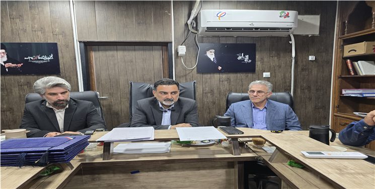 قشقایی: درآمدهای آلایندگی در مسیر مطالبات مردم هزینه شد / بلوطی: بسیاری از پروژه‌ها پشت درهای کمیته انطباق ماندند