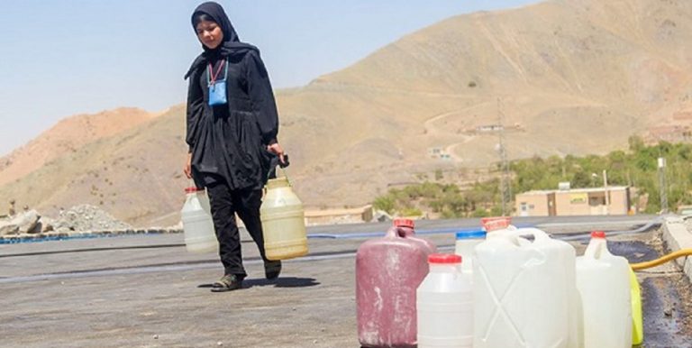  شائبه های  تقسیم تبعیض آمیز  آب شرب در روستای «مزدک»/آب هست اما نه برای همه