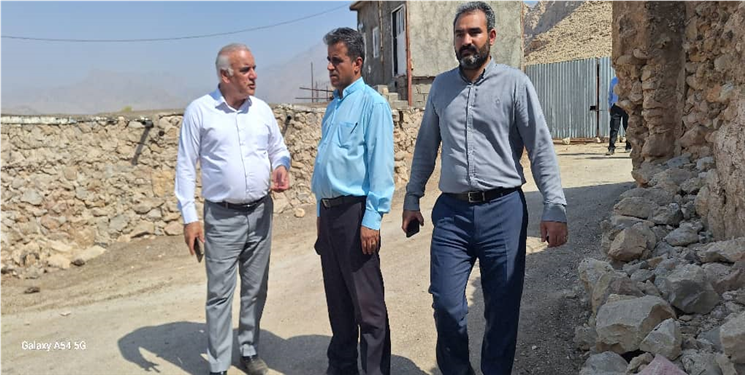 بازدید میدانی فرماندار گچساران و مدیرعامل آبفا کهگیلویه و بویراحمد برای حل مشکلات آب شرب روستاها