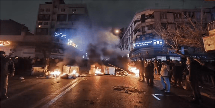 بنیاد شهید، آمار حوادث دی‌ماه را اعلام کرد: مجموع جان‌باختگان ۳۱۱۷ نفر است؛ ۲۴۲۷ نفر از آنها، اعم از نیروی حافظ امنیت و مردم، شهید شدند